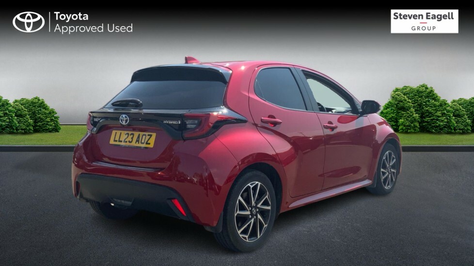 Toyota Yaris 1.5 Vvt-h Design Hatchback Hybrid E-cvt Red #2