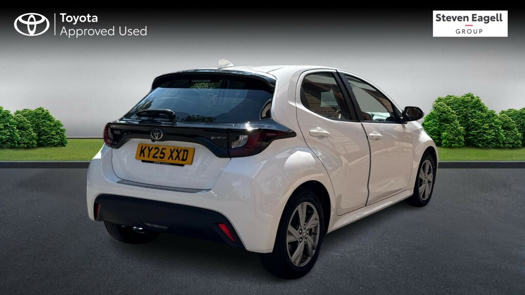 Toyota Yaris 1.5 Vvt-h Icon Hatchback Hybrid E-cvt E White #2