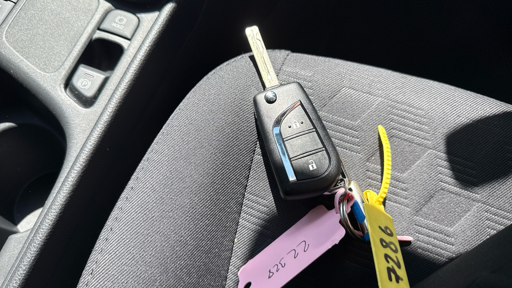 Toyota Yaris 1.5 Hybrid 130 Gr Sport Cvt Safetybi-tone Grey #28
