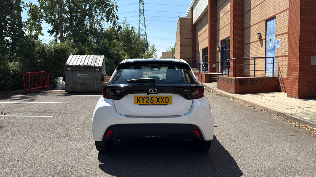 Toyota Yaris 1.5 Hybrid 130 Gr Sport Cvt Safetybi-tone Grey #26