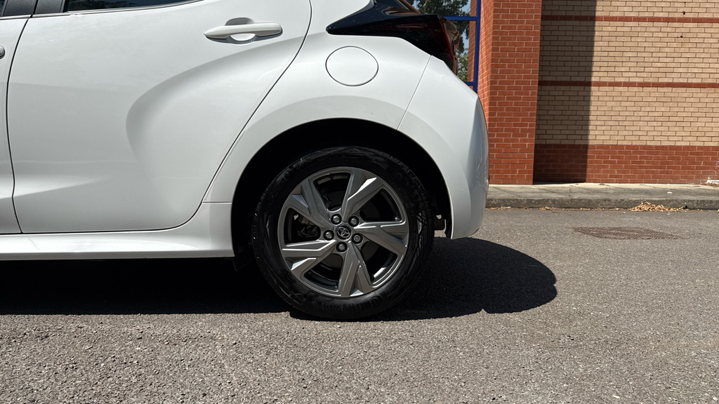 Toyota Yaris 1.5 Hybrid 130 Gr Sport Cvt Safetybi-tone Grey #25