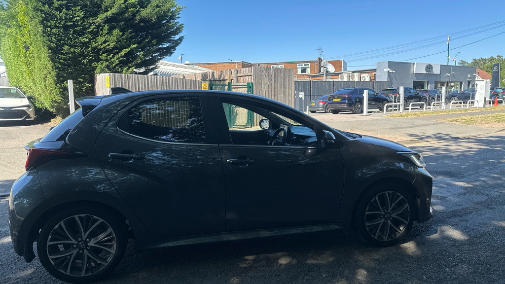 Toyota Yaris 1.5 Hybrid Gr Sport Cvt City Pack Black #23