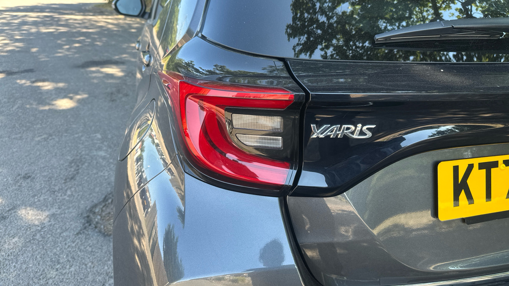 Toyota Yaris 1.5 Hybrid Gr Sport Cvt City Pack Black #21