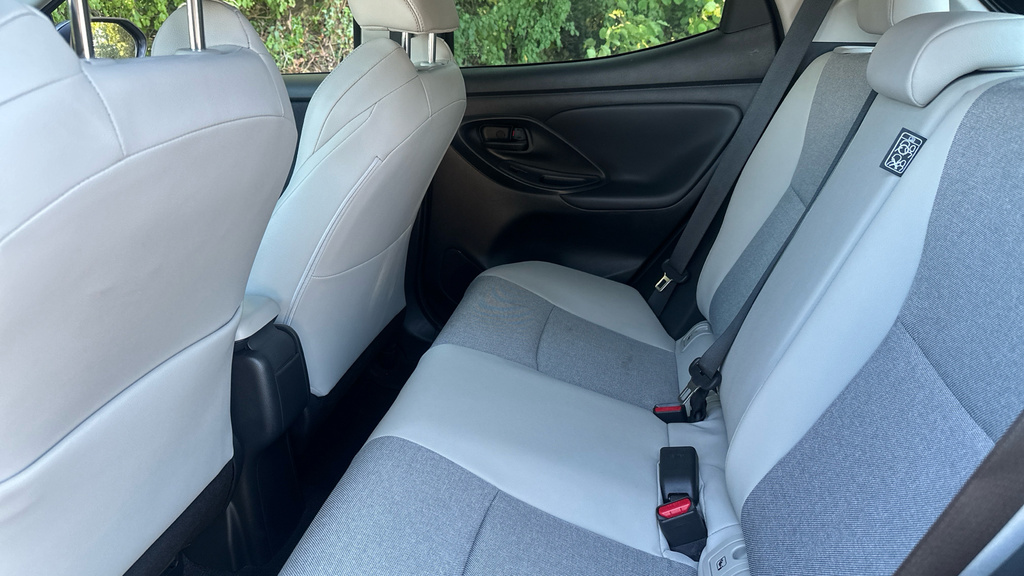 Toyota Yaris 1.5 Hybrid Gr Sport Cvt City Pack Black #15