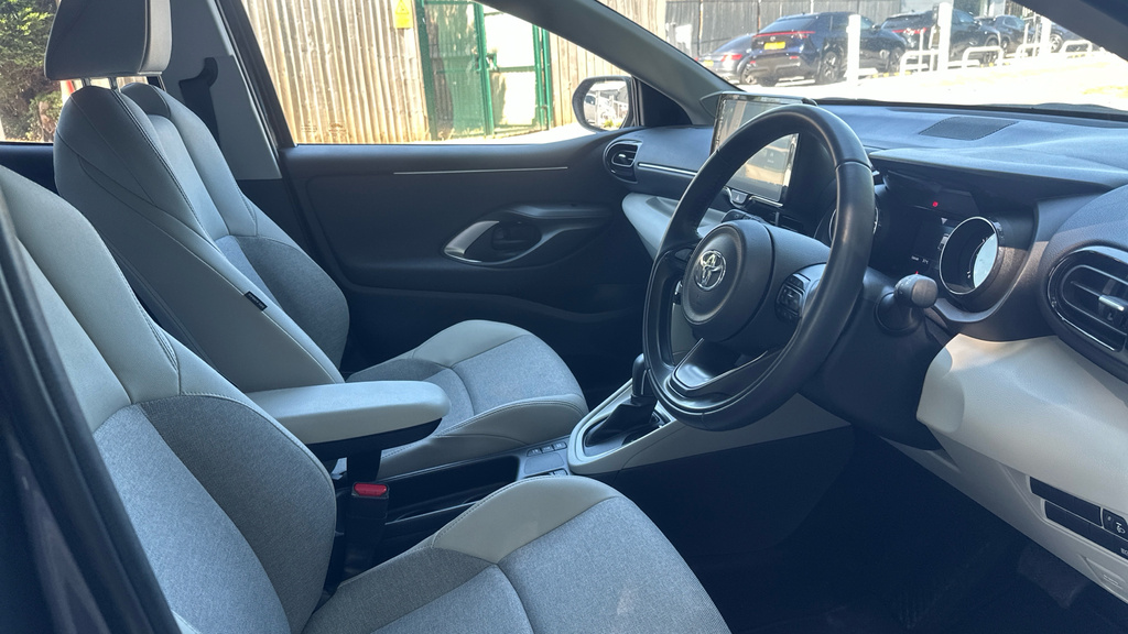 Toyota Yaris 1.5 Hybrid Gr Sport Cvt City Pack Black #12