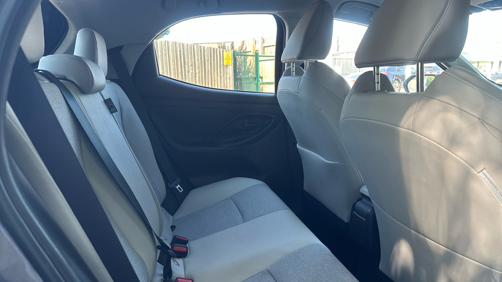 Toyota Yaris 1.5 Hybrid Gr Sport Cvt City Pack Black #8