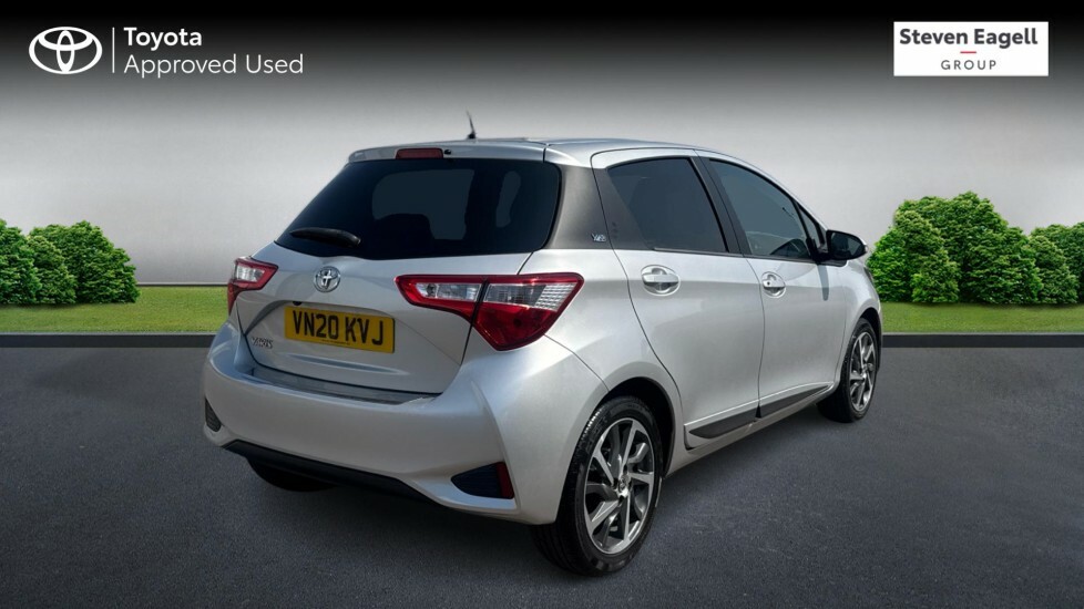 Toyota Yaris 1.5 Vvt-i Y20 Bi-tone Euro 6 Silver #2