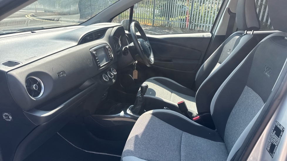 Toyota Yaris 1.5 Vvt-i Y20 Bi-tone Euro 6 Silver #5