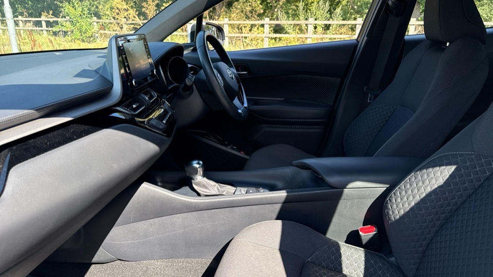 Toyota C-Hr 1.8 Vvt-h Icon Cvt Euro 6 Ss White #5