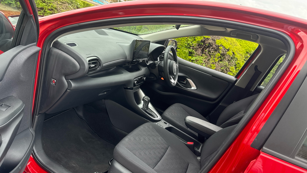 Toyota Yaris 1.5 Vvt-h Icon E-cvt Euro 6 Ss EK25YFH Red #5
