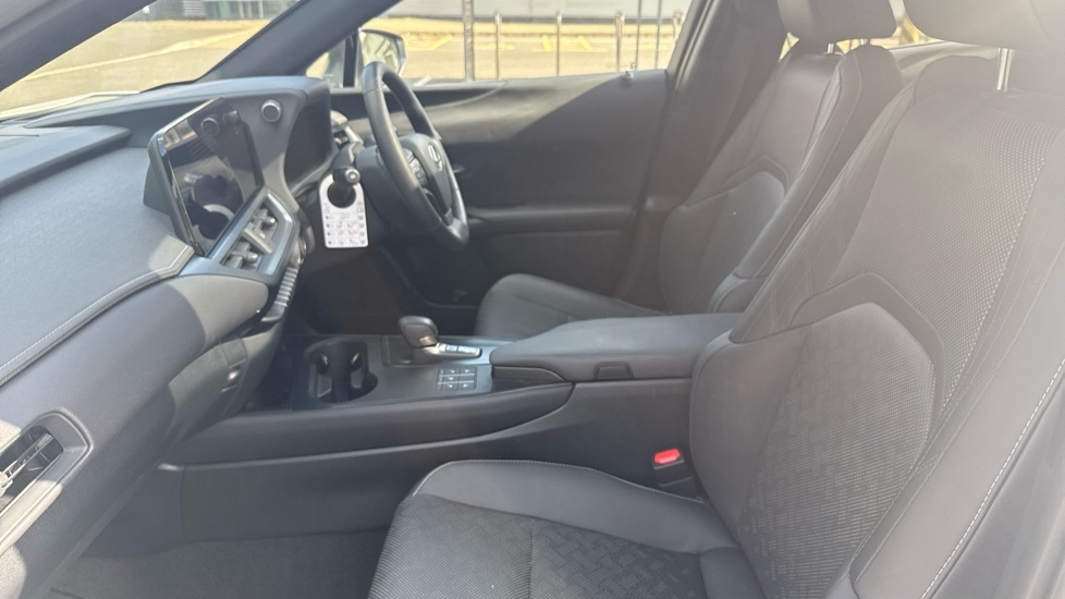 Lexus UX 2.0 300H Takumi Suv Hybrid E-cvt Euro 6 AF74NRO White #6