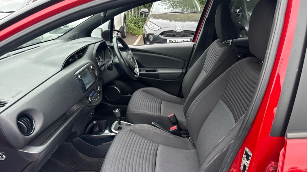 Toyota Yaris 1.5 Vvt-h Design E-cvt Euro 6 Red #5