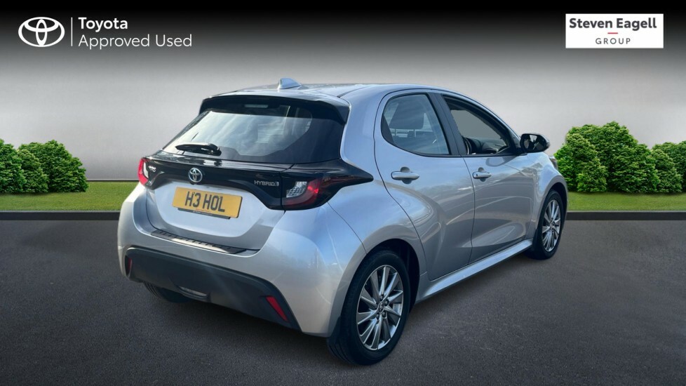 Toyota Yaris 1.5 Vvt-h Icon E-cvt Euro 6 Ss Silver #2