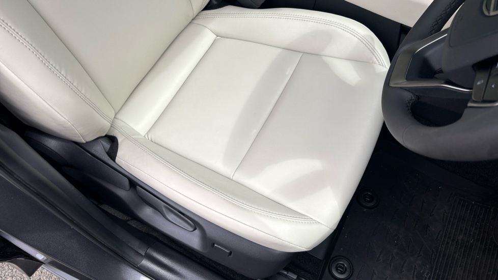 Lexus LBX Premium Plus White #18