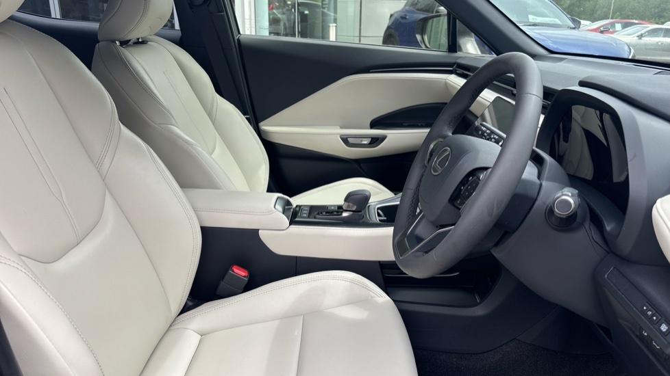 Lexus LBX Premium Plus White #13