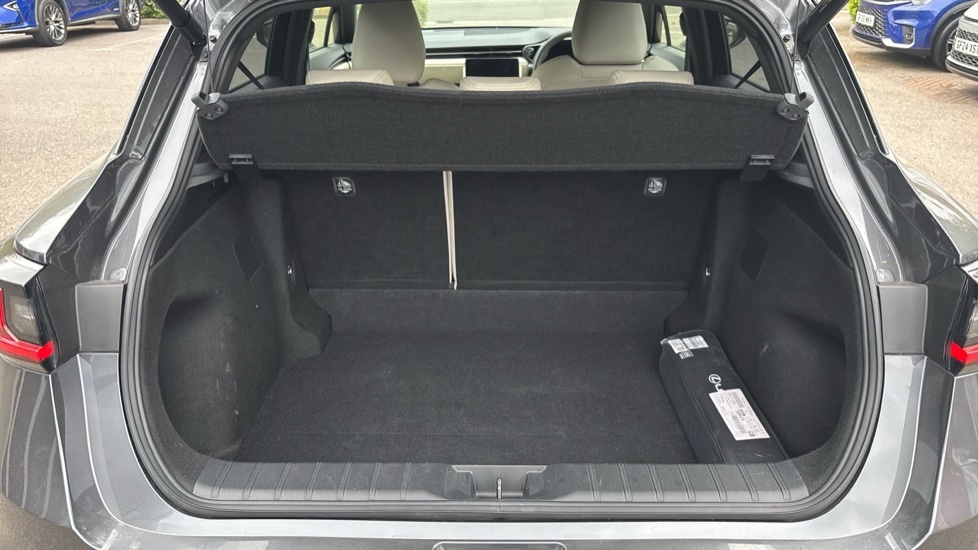 Lexus LBX Premium Plus White #14