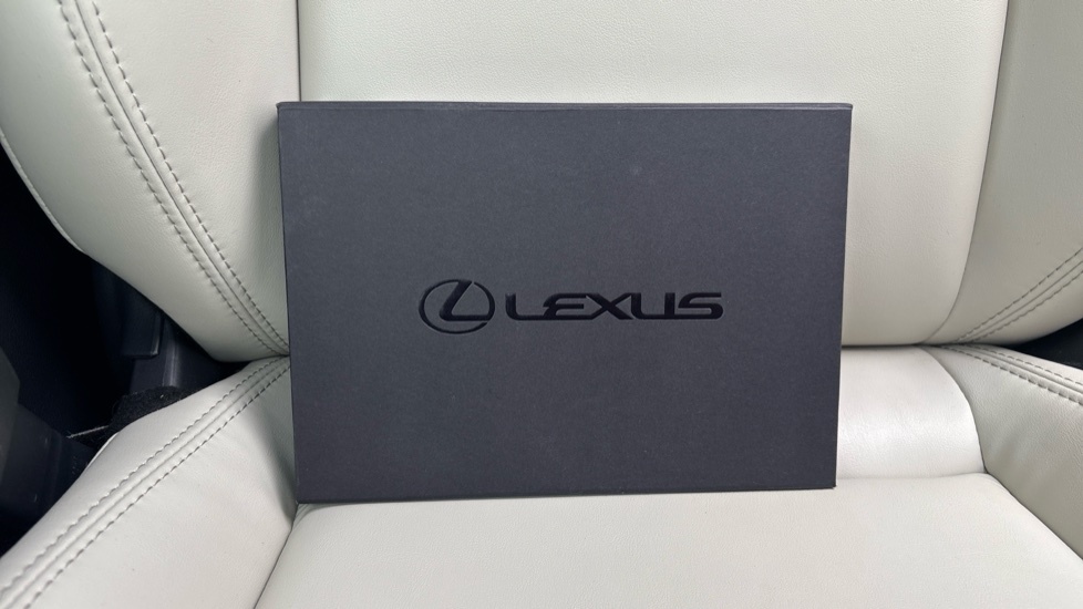 Lexus LBX Premium Plus White #27