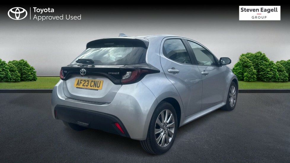 Toyota Yaris 1.5 Vvt-h Icon Hatchback Hybrid E-cvt E Silver #2