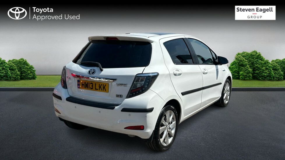 Toyota Yaris 1.5 Vvt-h T Spirit Cvt Euro 5 White #2