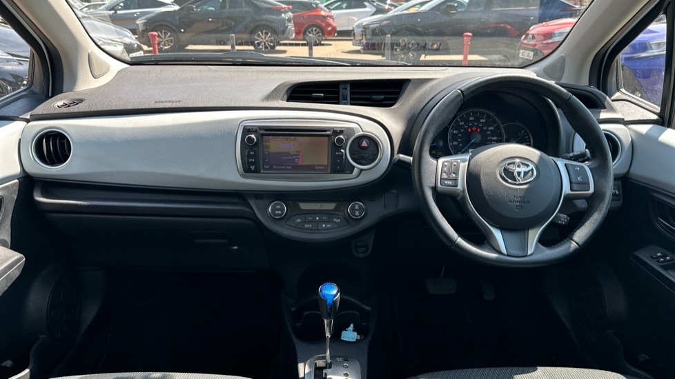 Toyota Yaris 1.5 Vvt-h T Spirit Cvt Euro 5 White #6