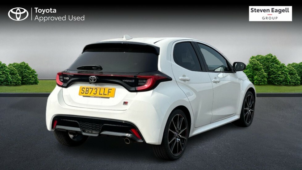 Toyota Yaris 1.5 Vvt-h Gr Sport E-cvt Euro 6 Ss SB73LLF White #2