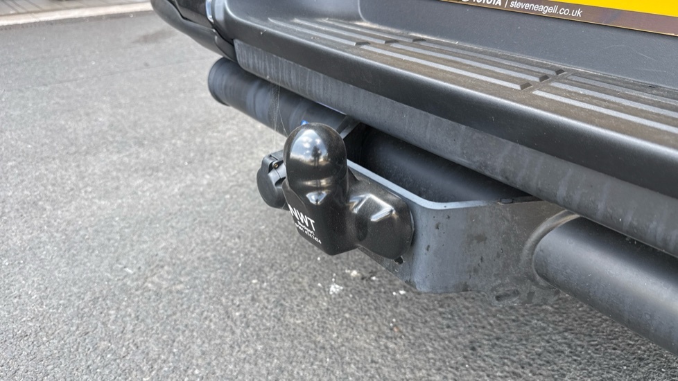 Toyota HILUX Active Dcab Pick Up 2.4 D-4d White #35