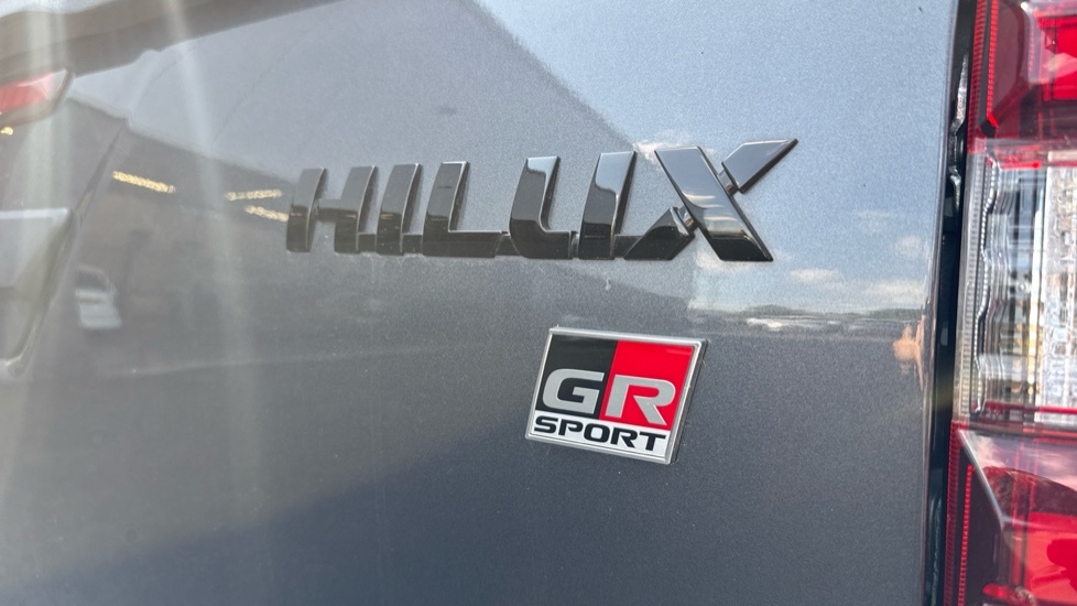 Toyota HILUX Active Dcab Pick Up 2.4 D-4d White #36