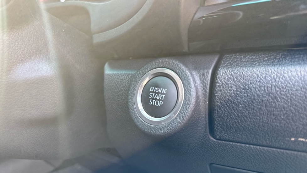 Toyota HILUX Active Dcab Pick Up 2.4 D-4d White #16