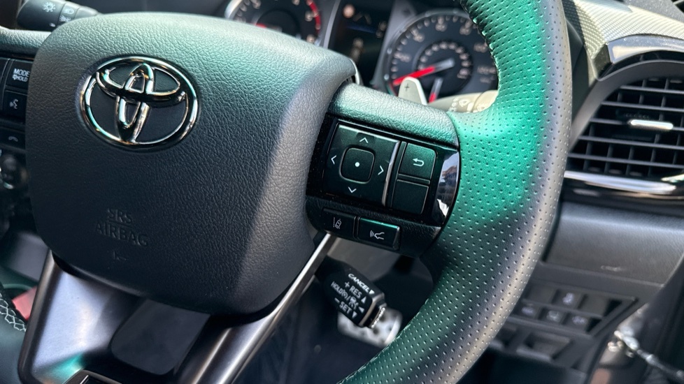 Toyota HILUX Active Dcab Pick Up 2.4 D-4d White #32