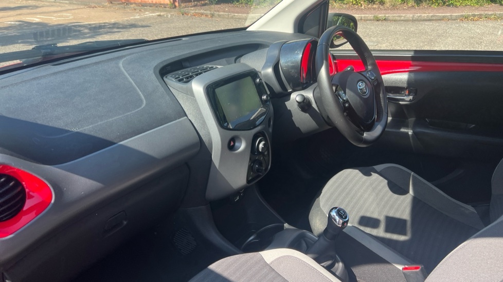 Toyota Aygo E-pace R-dynamic S D 4X2 White #5