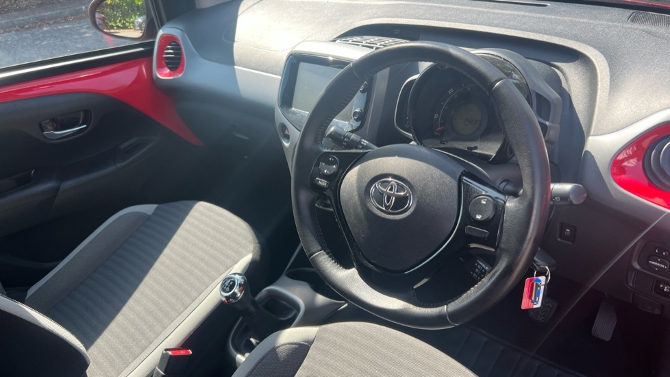 Toyota Aygo E-pace R-dynamic S D 4X2 White #12