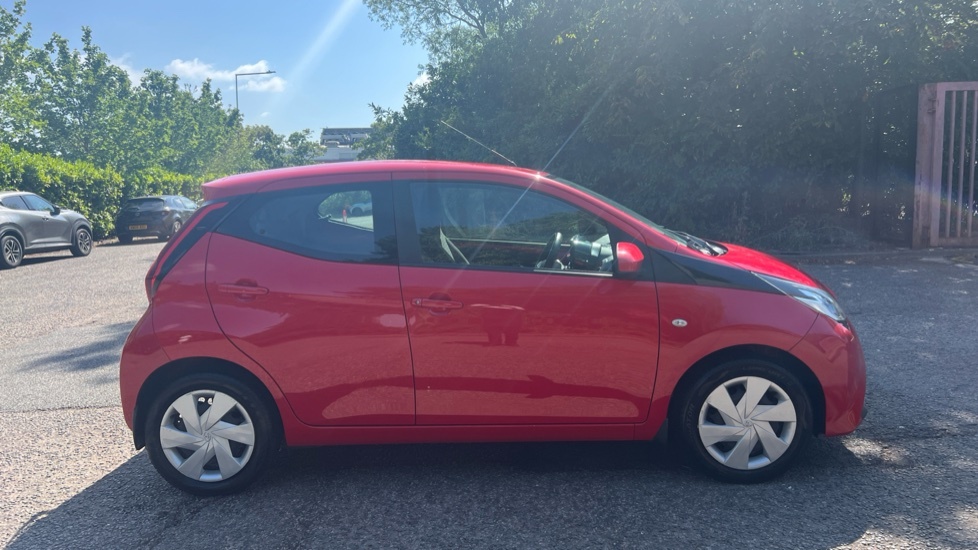 Toyota Aygo E-pace R-dynamic S D 4X2 White #23