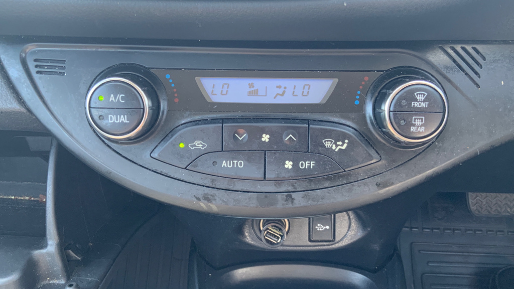 Toyota Yaris Hatchback Blue #31
