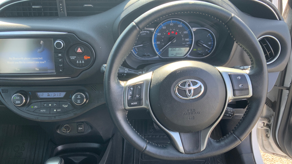 Toyota Yaris Hatchback Blue #7