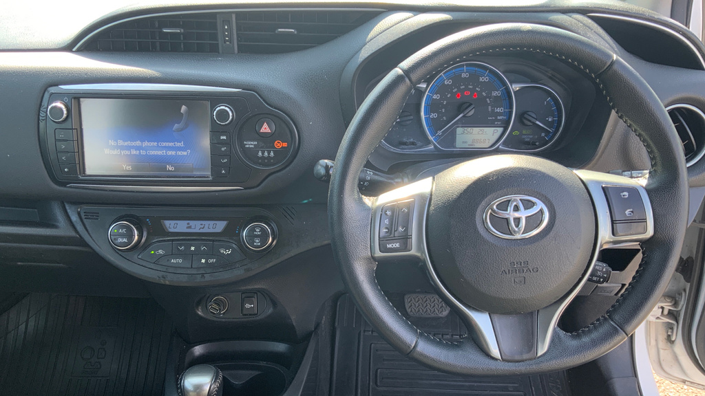 Toyota Yaris Hatchback Blue #10