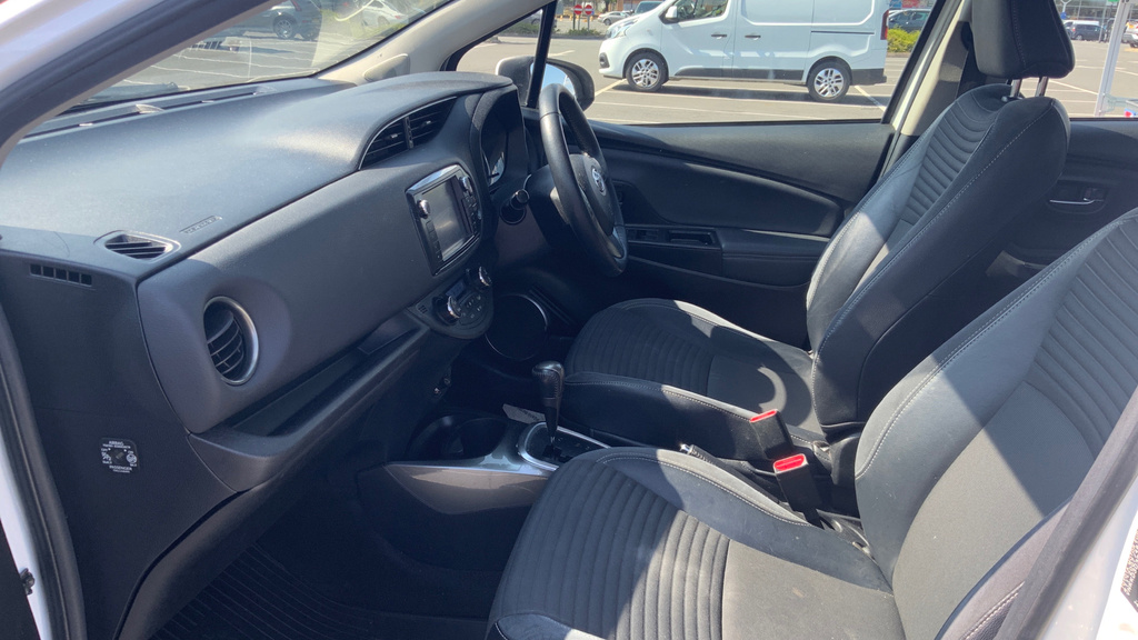 Toyota Yaris 1.5 Vvt-h Excel E-cvt Euro 6 15In Alloy White #5