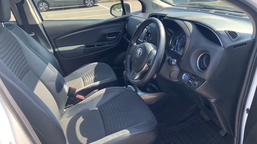 Toyota Yaris Hatchback Blue #12