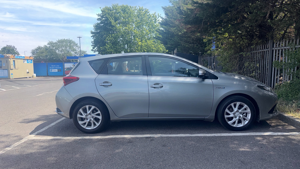Toyota Auris Hatchback #23