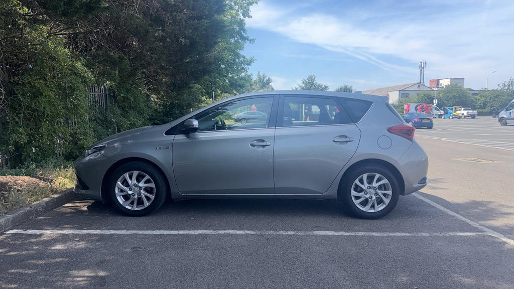 Toyota Auris Hatchback #24