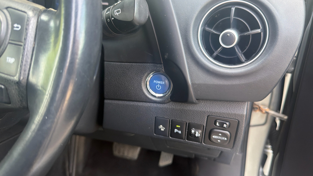 Toyota Auris Hatchback #16