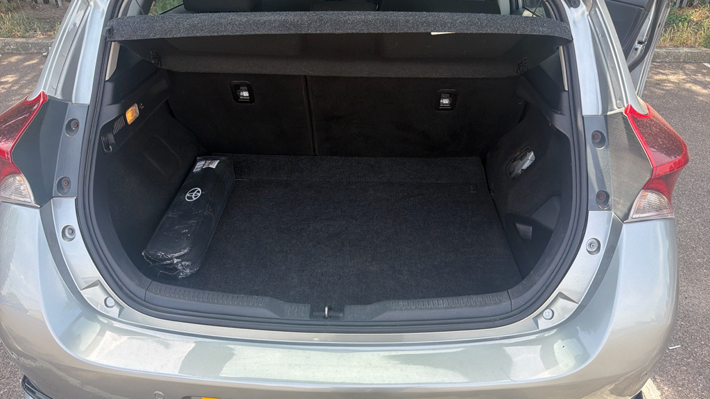 Toyota Auris Hatchback #13