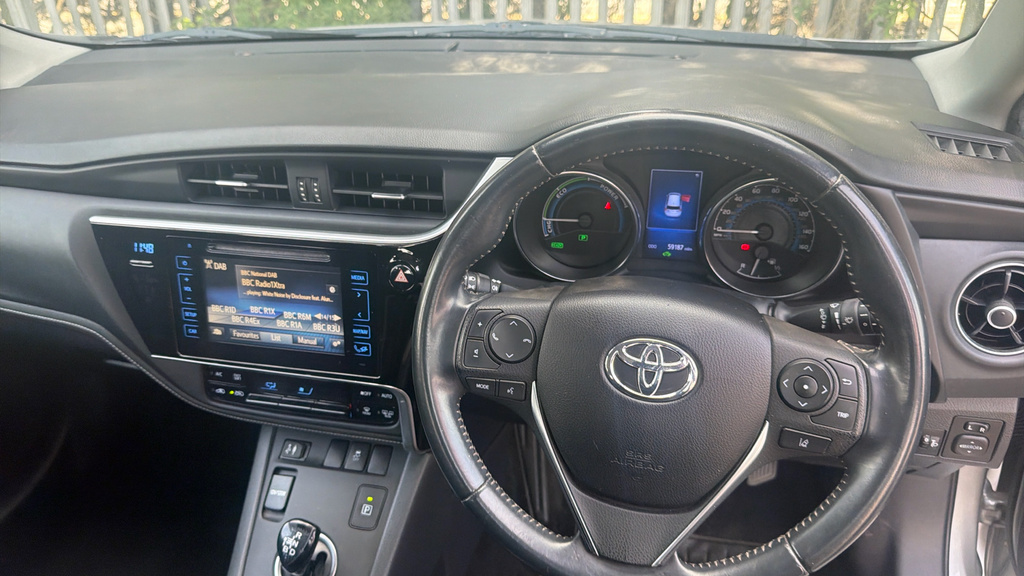 Toyota Auris Hatchback #10