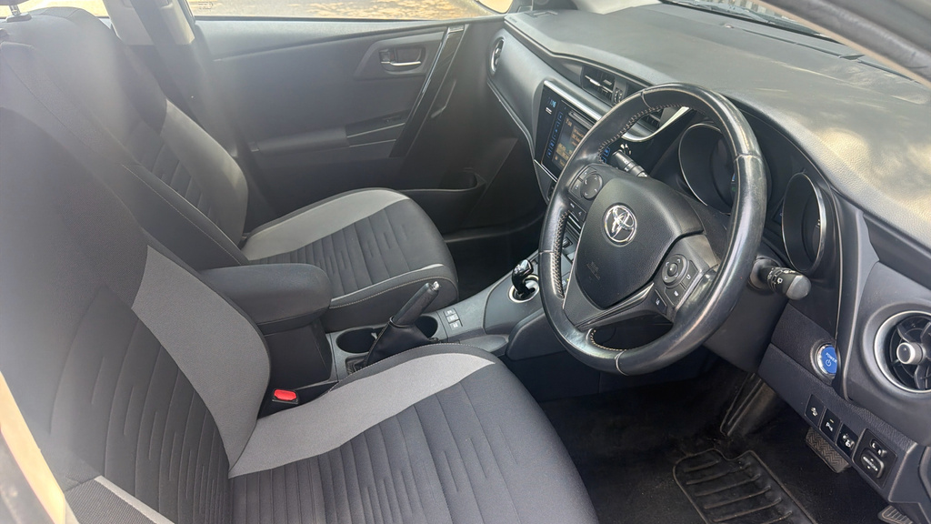 Toyota Auris Hatchback #12