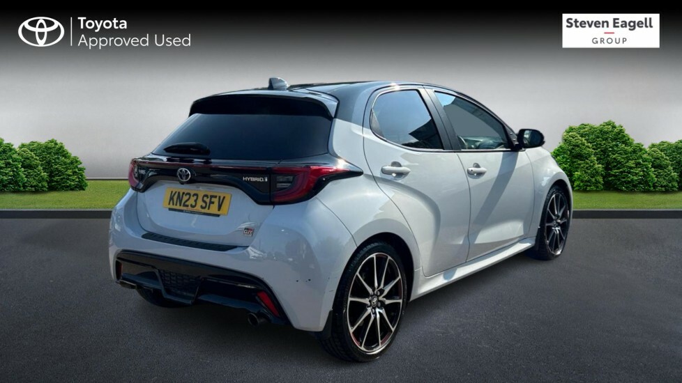 Toyota Yaris 1.5 Vvt-h Gr Sport Hatchback Hybrid E-c Grey #2