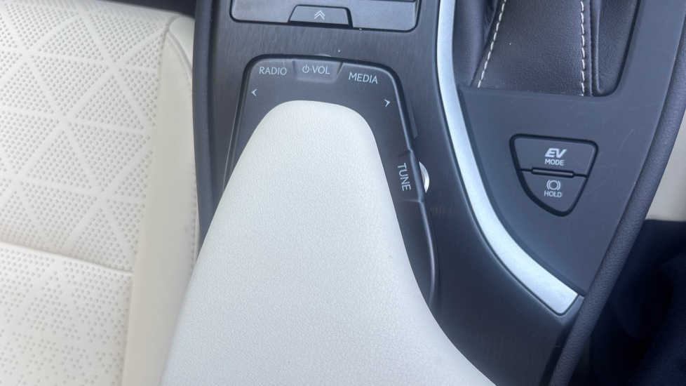 Lexus UX 2.0 E-cvt Euro 6 Ss White #39