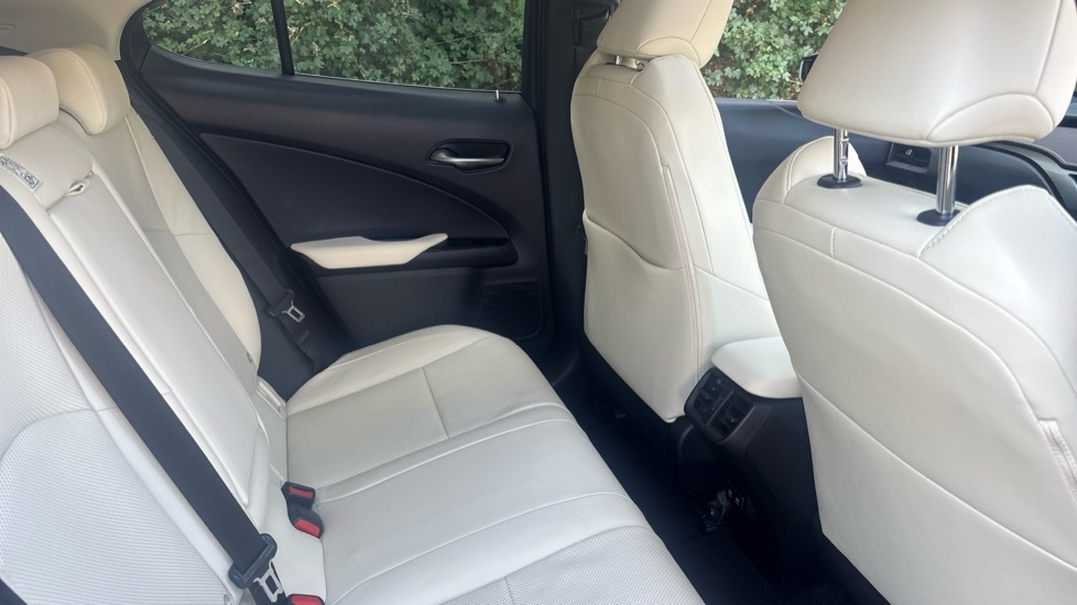 Lexus UX 2.0 E-cvt Euro 6 Ss White #9