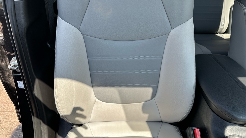 Toyota Rav 4 Excel White #14