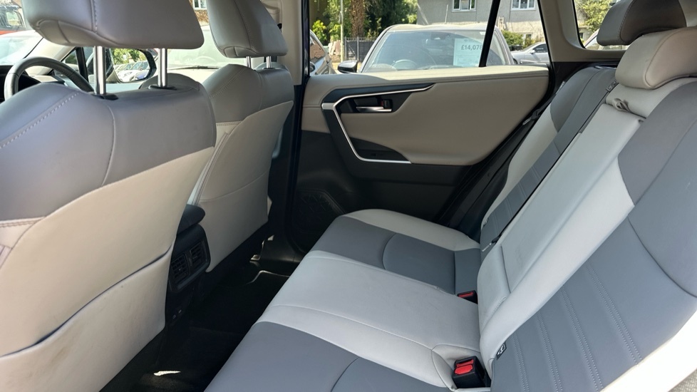 Toyota Rav 4 Excel White #15