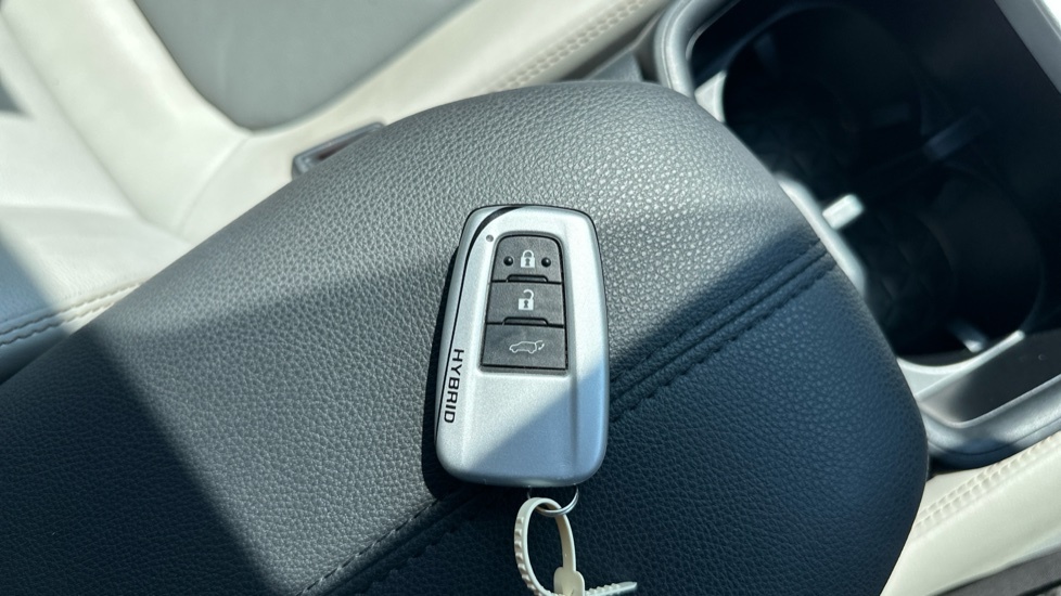 Toyota Rav 4 Excel White #28