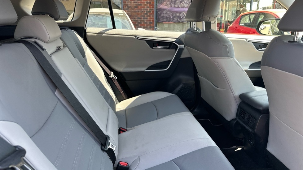 Toyota Rav 4 Excel White #8